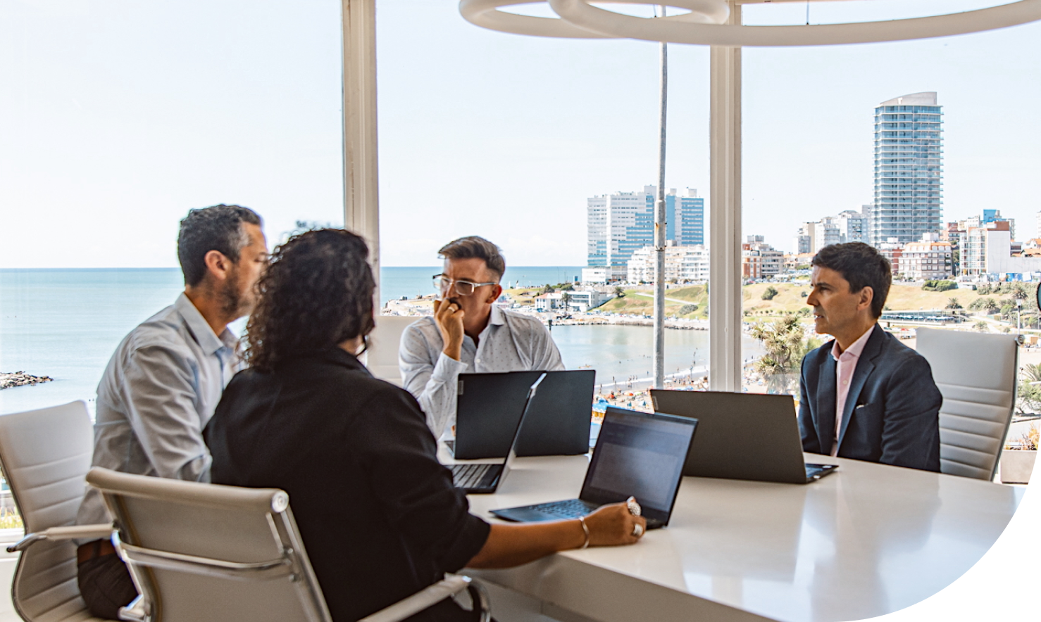 Trabajo administrativo en laptop